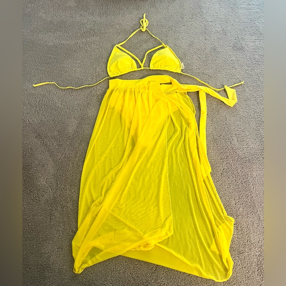 BRAND NEW Yellow Bikini with Matching Sarong Size M